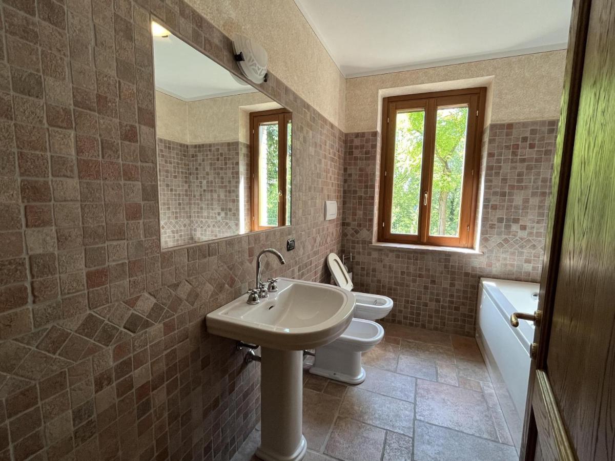 Villa Il Borgo Fra I Laghi Monzambano Exterior foto
