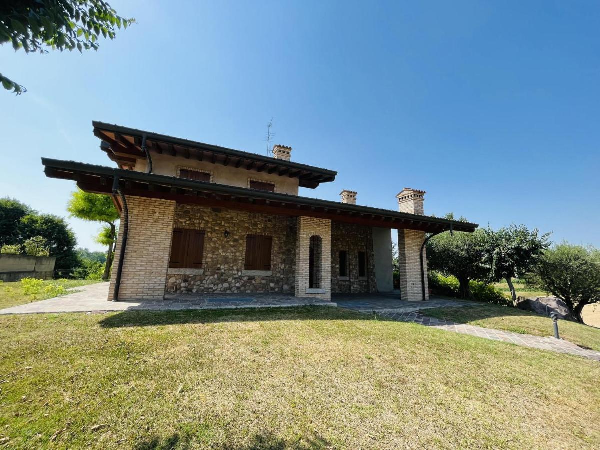 Villa Il Borgo Fra I Laghi Monzambano Exterior foto